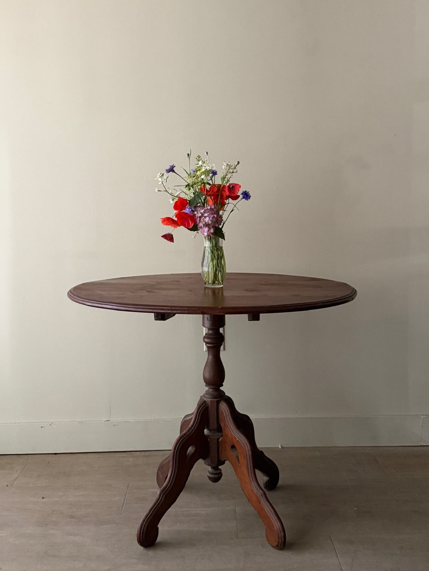 Victorian walnut parlor table