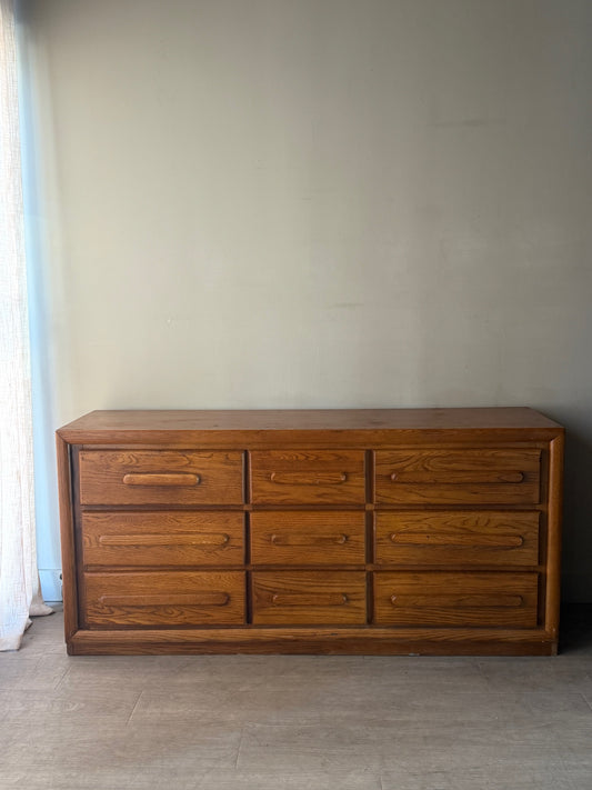 Bassett oak 9 drawer dresser