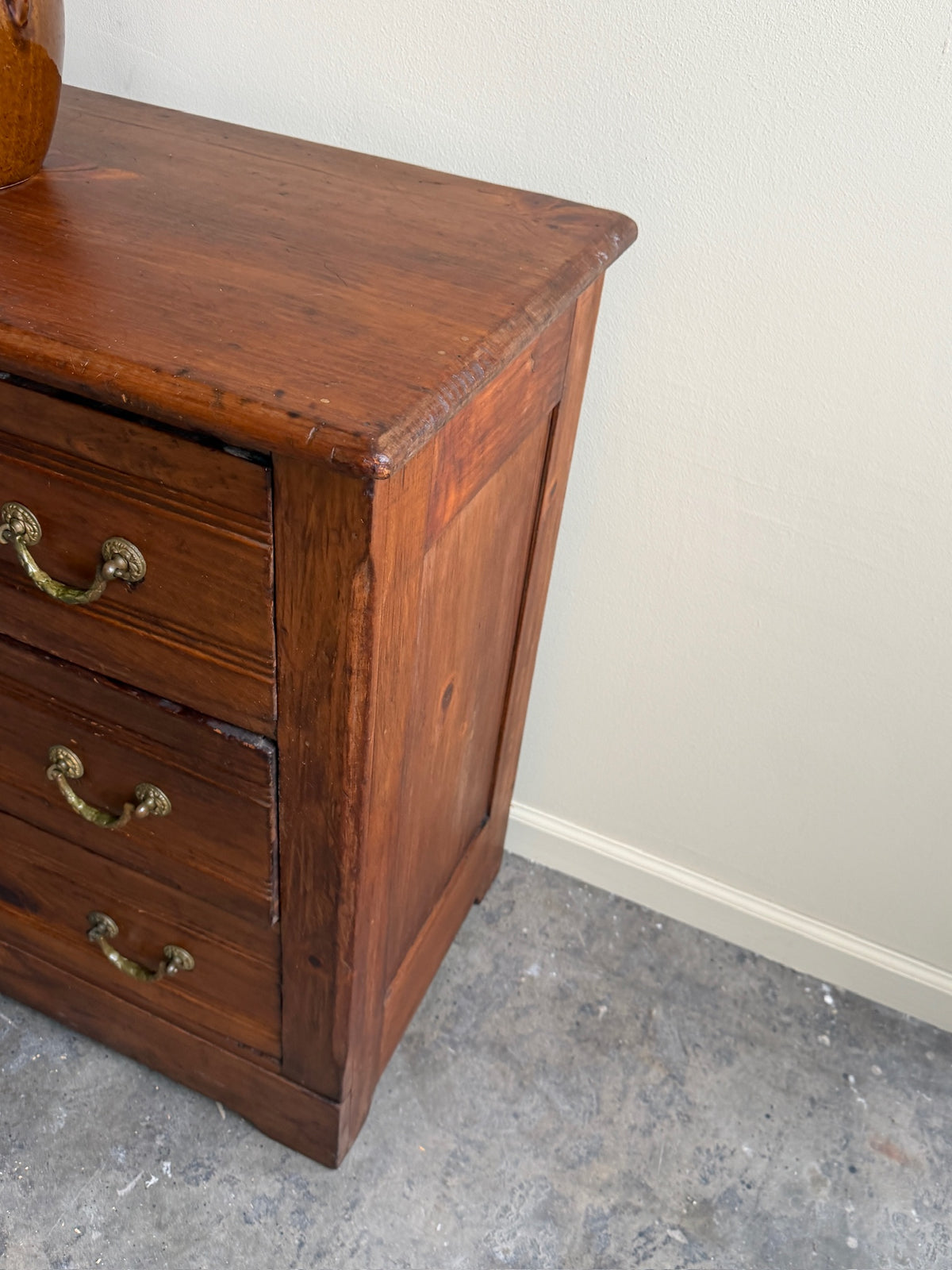 Pine 3 drawer dresser
