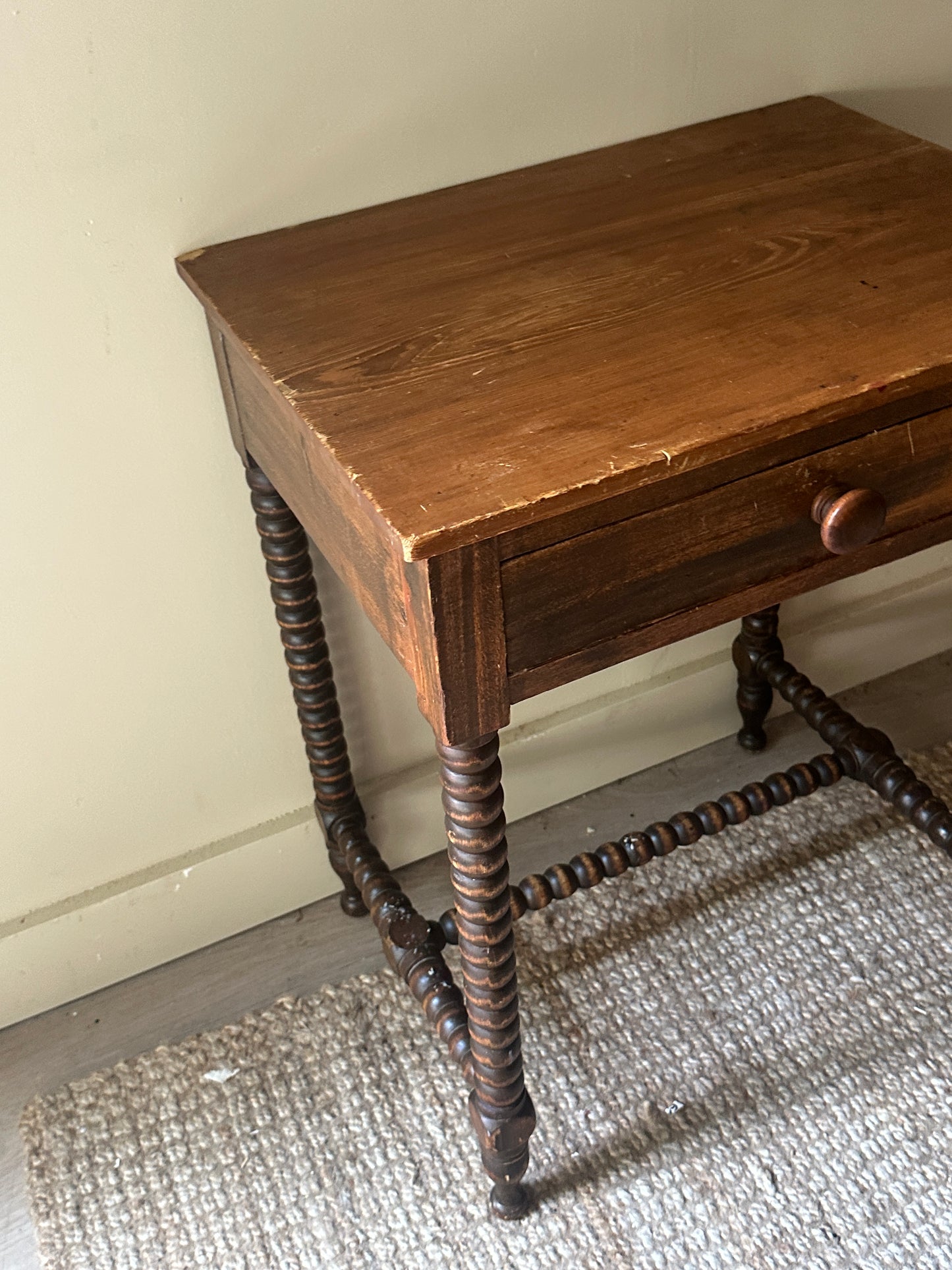 Bobbin leg side table