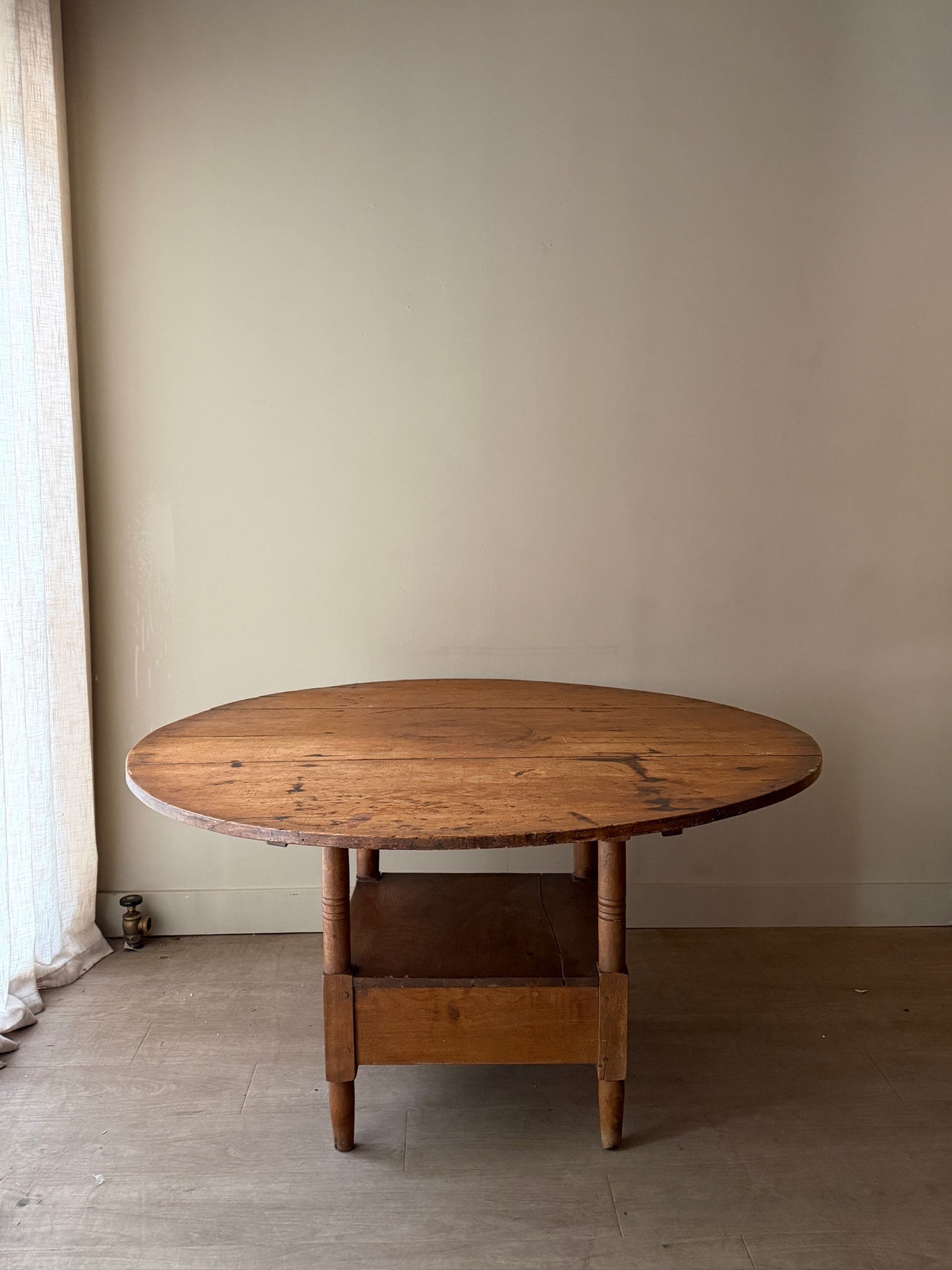 Pine hutch table