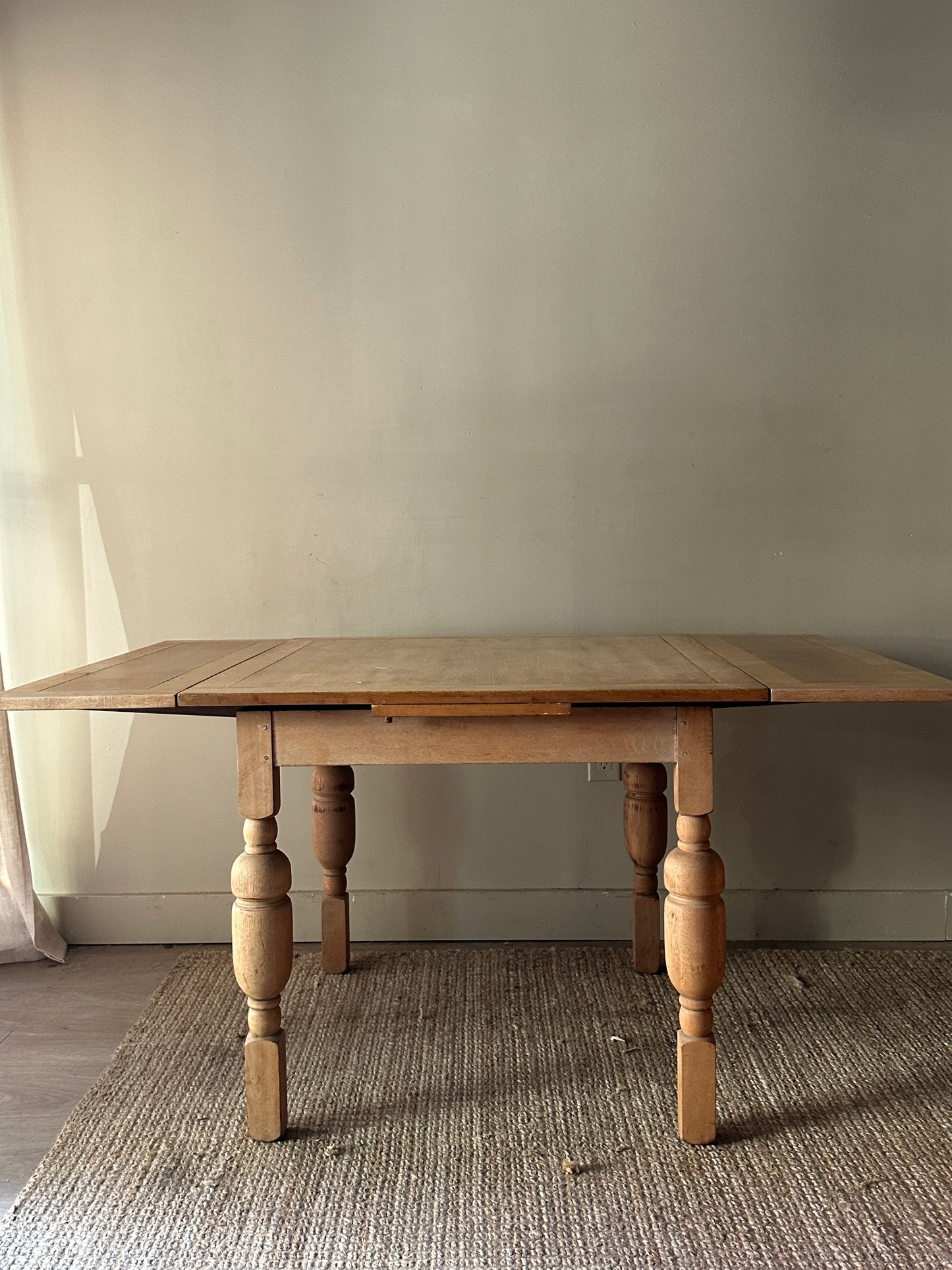 Pine extension dining table