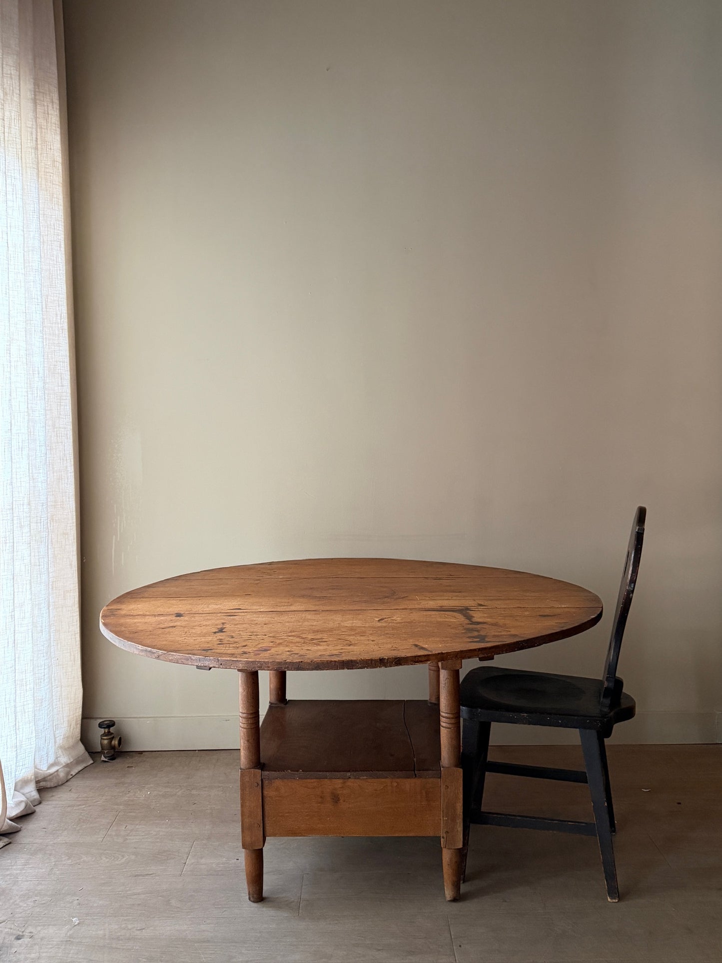 Pine hutch table