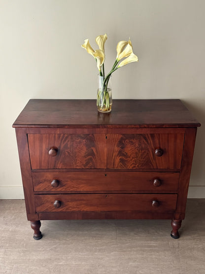 Empire mahogany 3 drawer dresser
