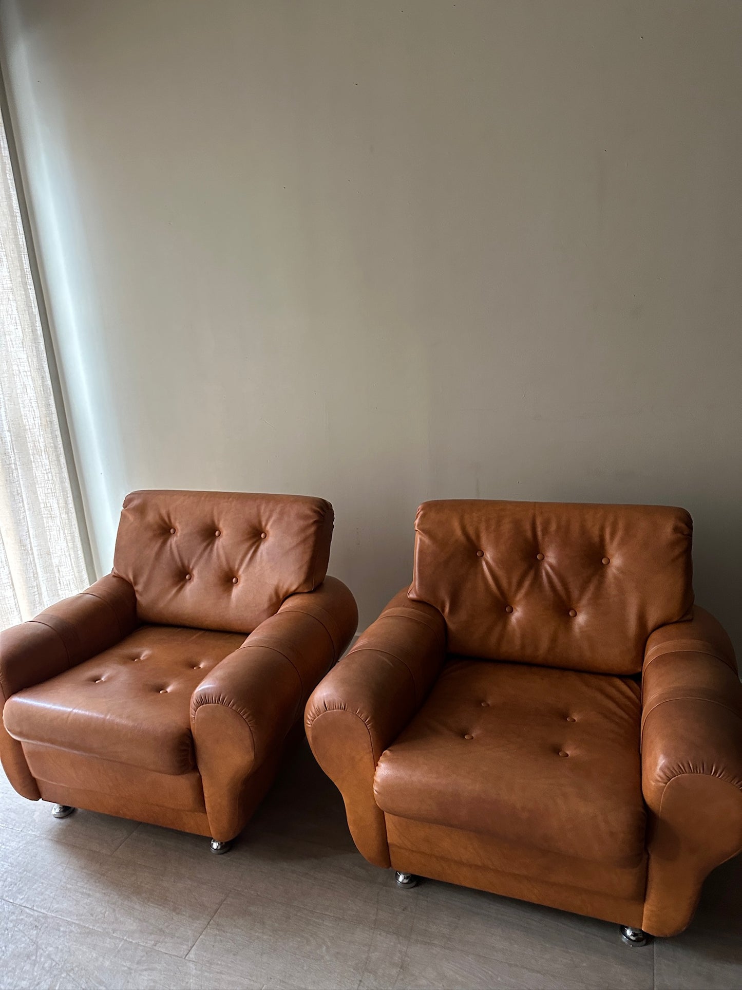 2 brown leather lounge chairs