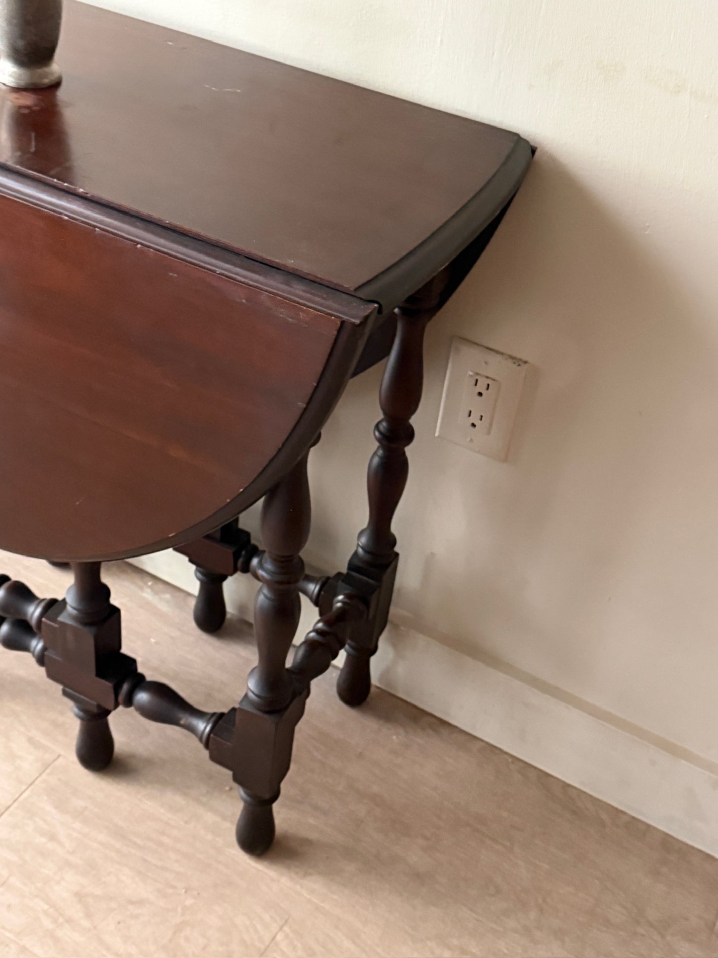 Mahogany William and Mary gate leg table