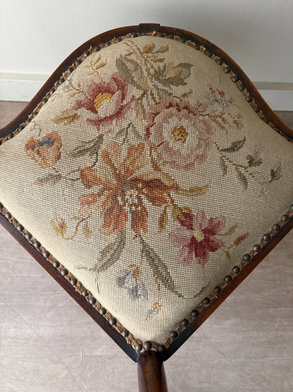 Victorian inlaid mahogany corner chair