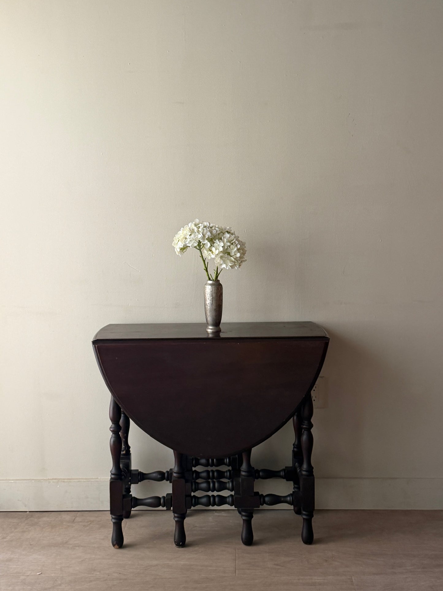 Mahogany William and Mary gate leg table