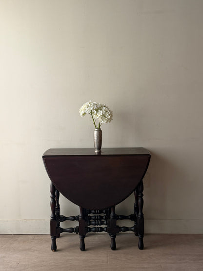Mahogany William and Mary gate leg table