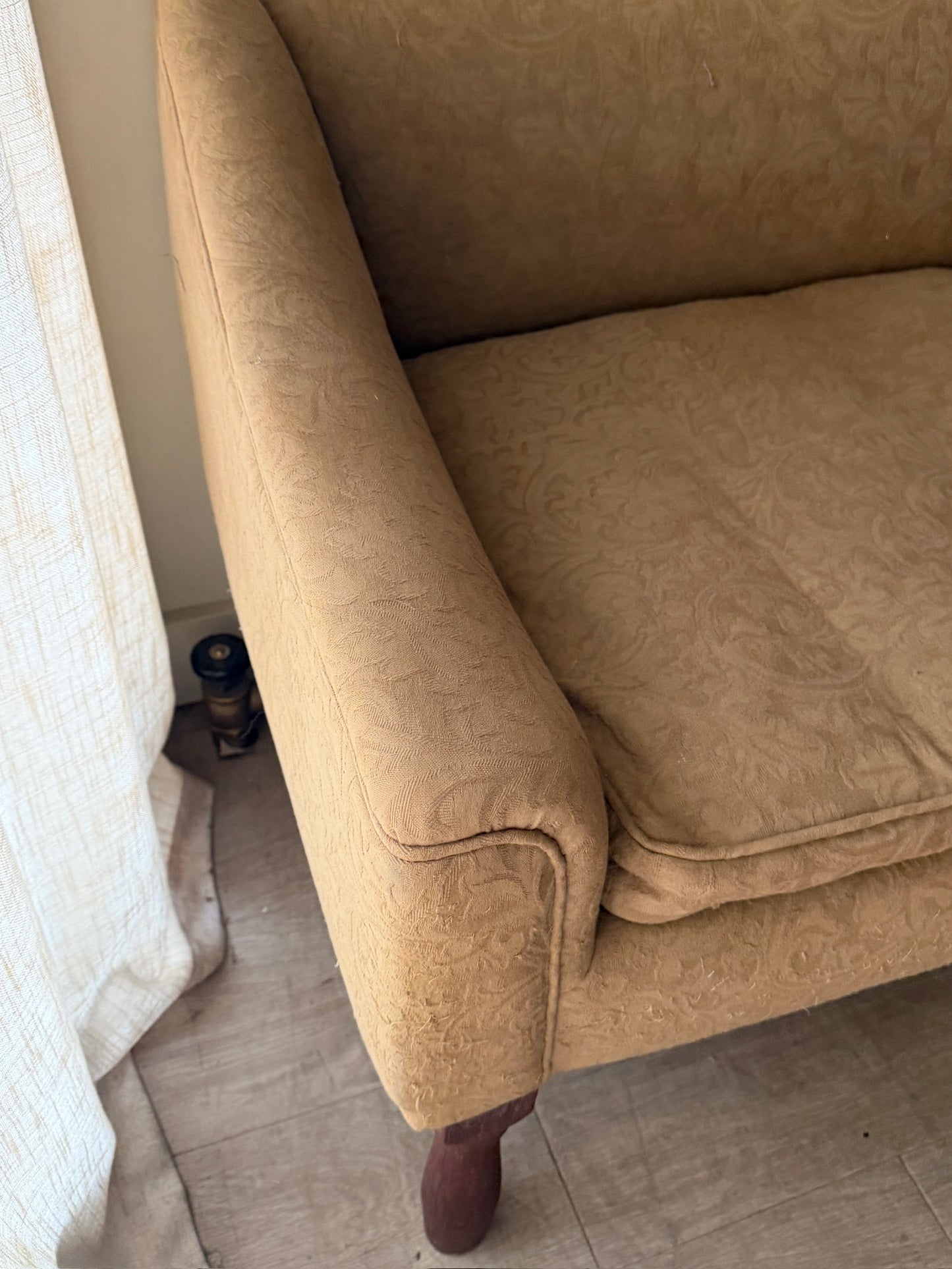 Damask upholstered settee with turned walnut legs