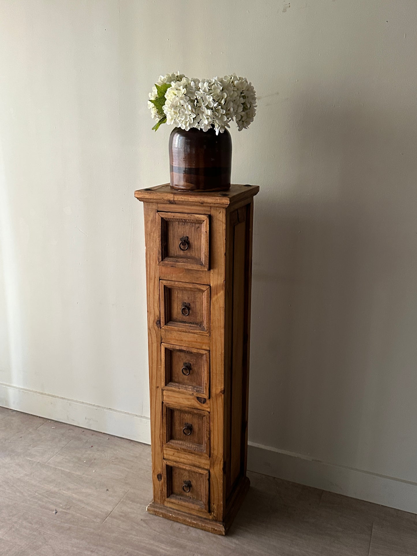 Pine pedestal