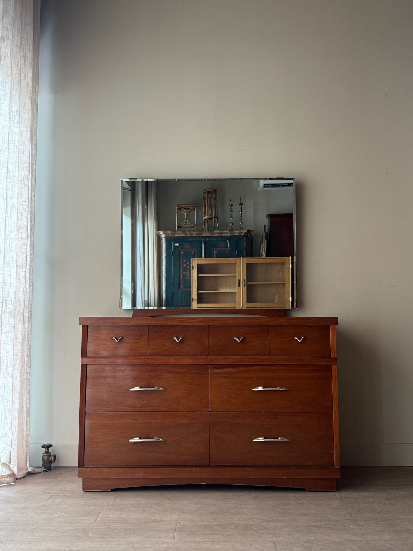 Walnut 6 drawer dresser with mirror