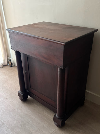 Classical mahogany cabinet with flip top compartment