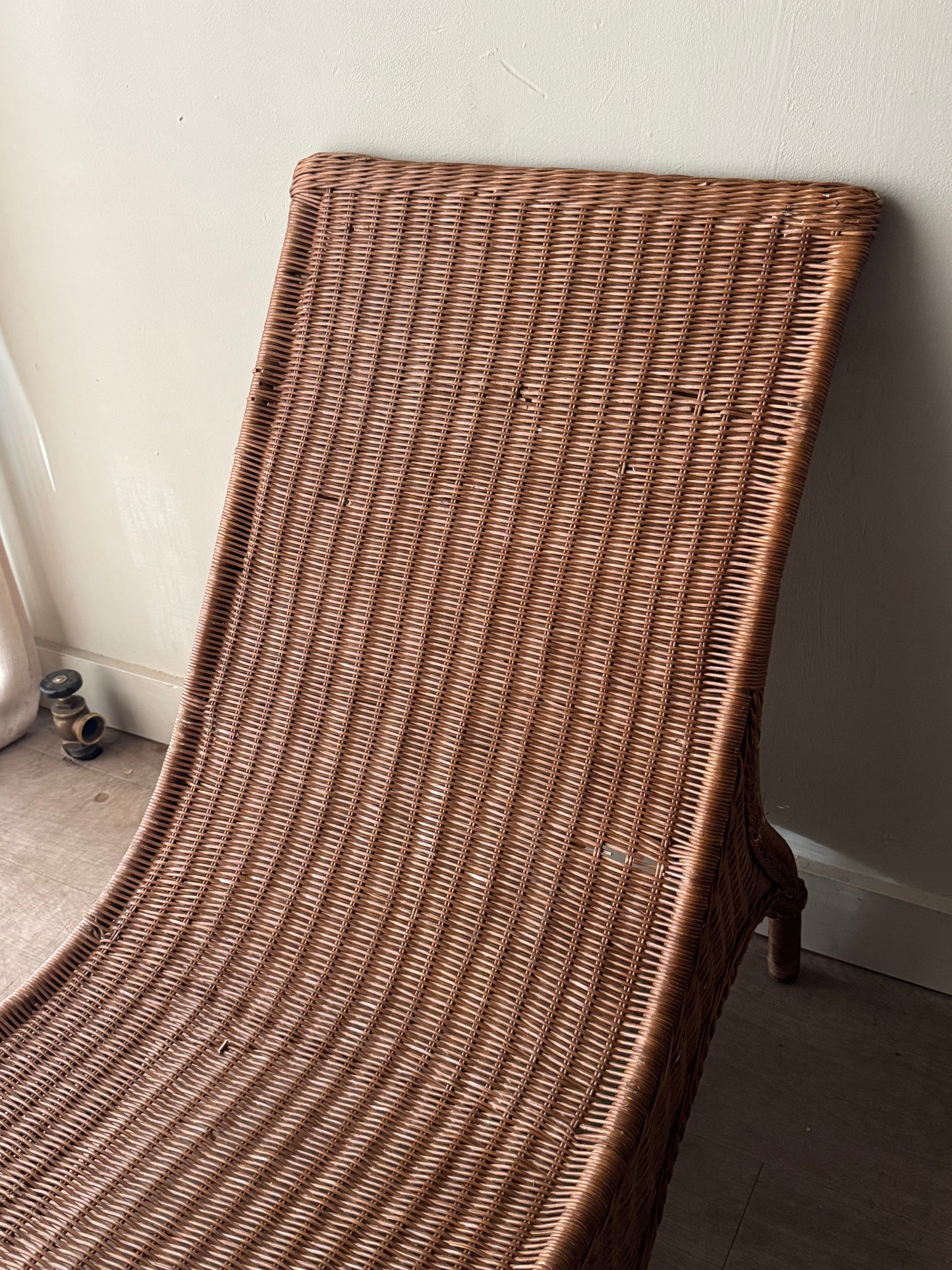 Wicker chaise lounge