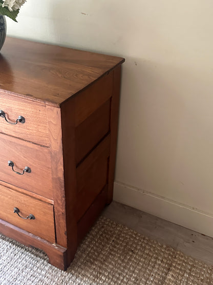 Pine dresser