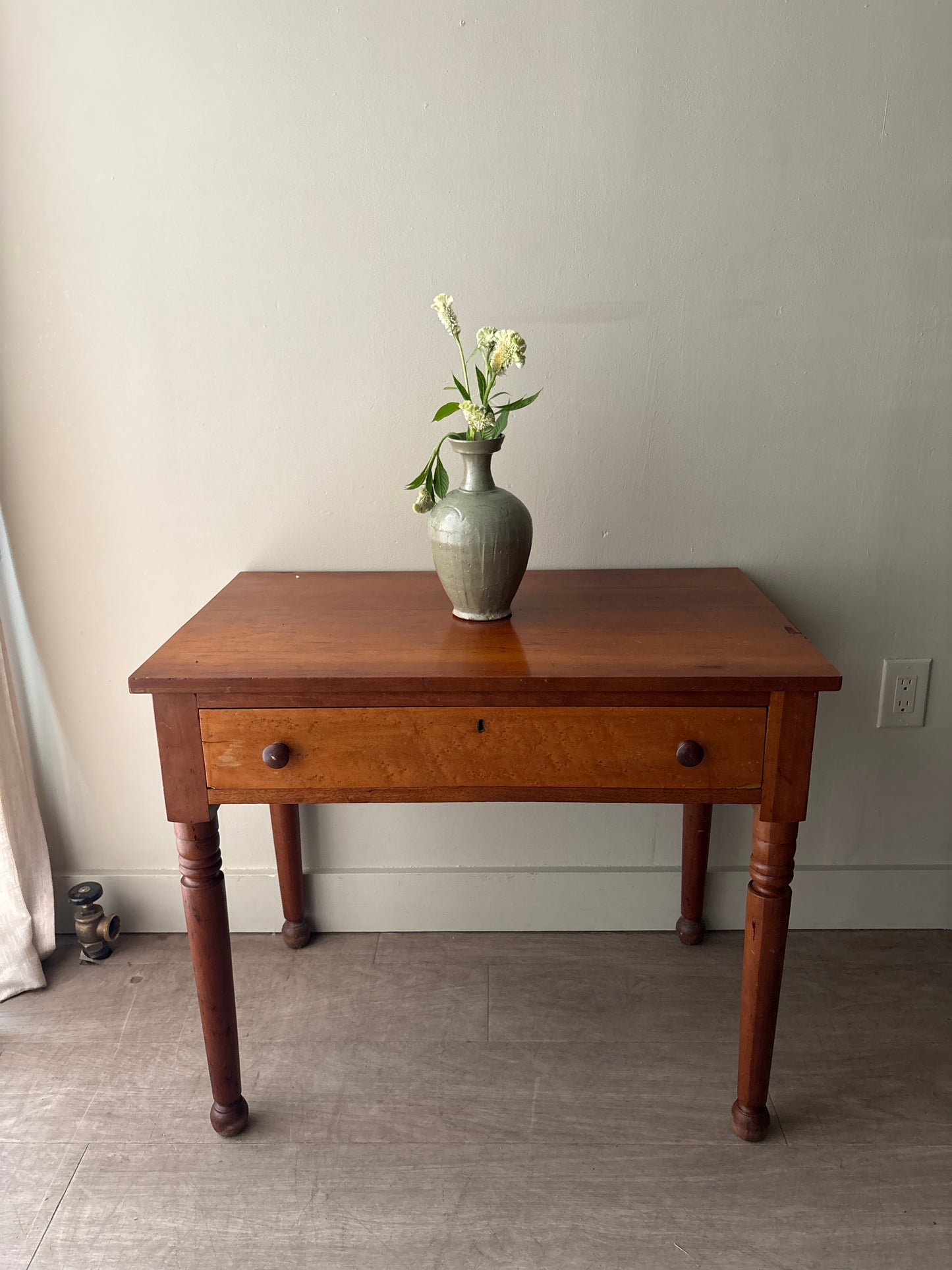 Sheraton cherry & bird’s eye maple side table