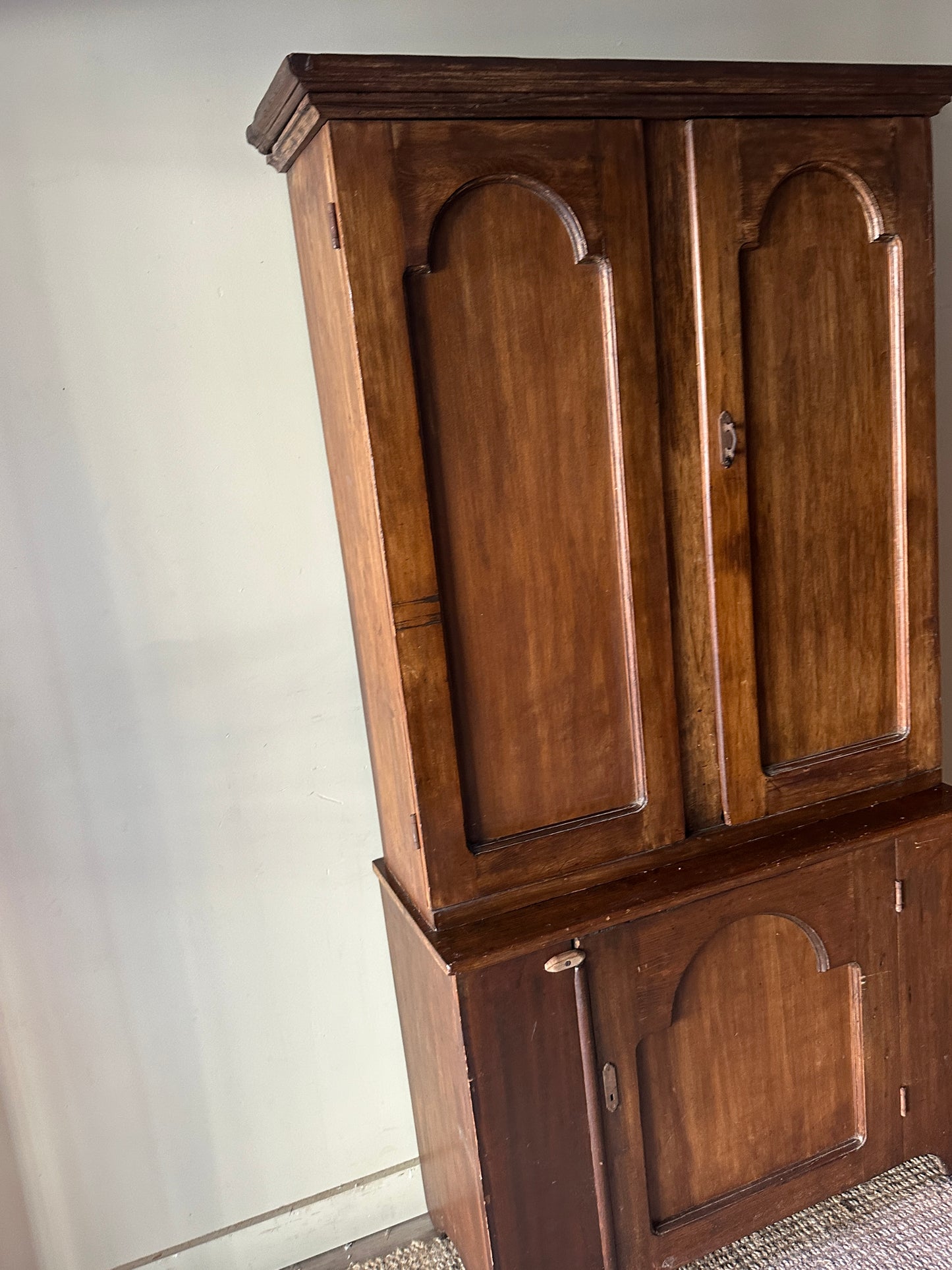 Pine two piece hutch