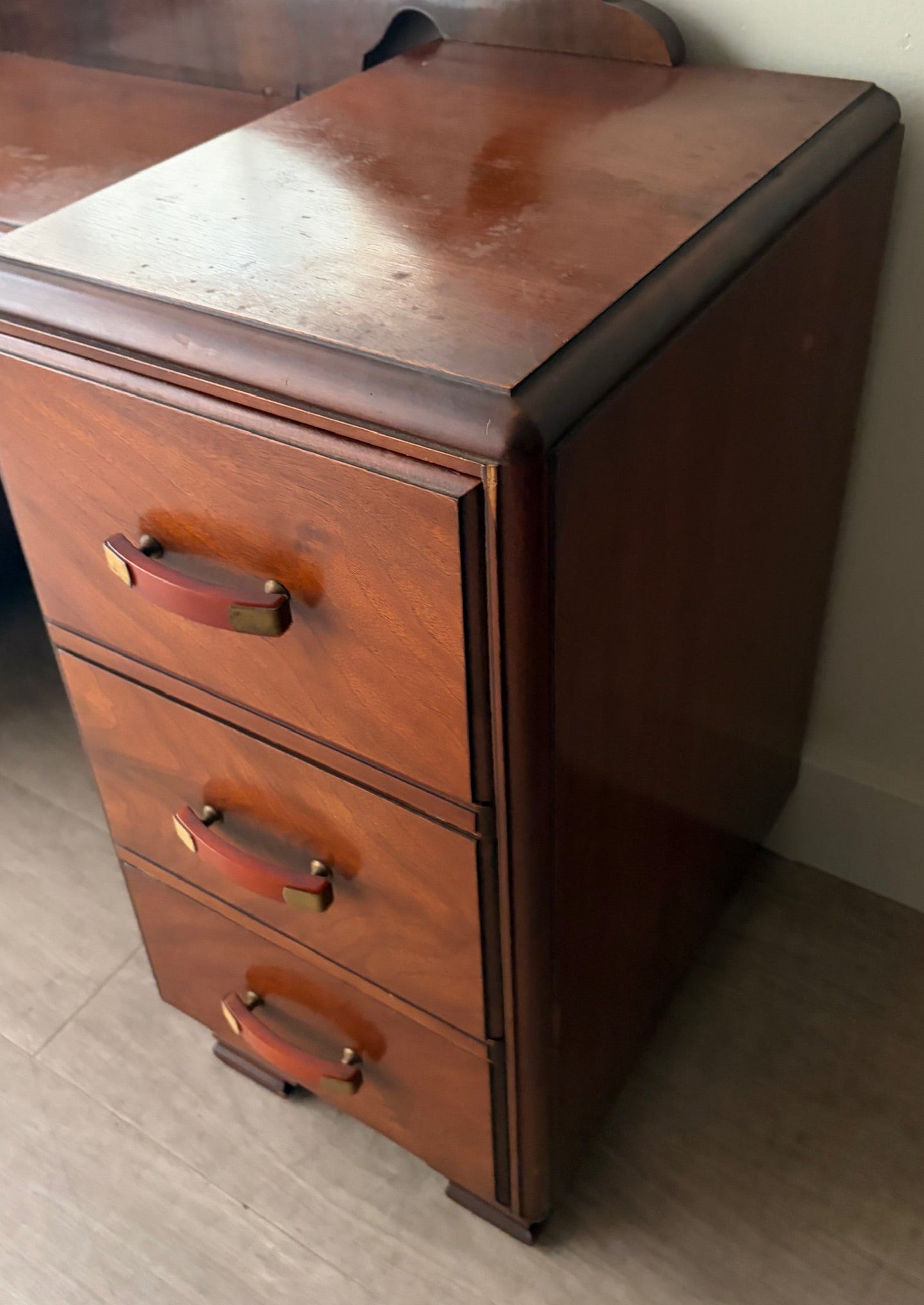 Deco walnut vanity