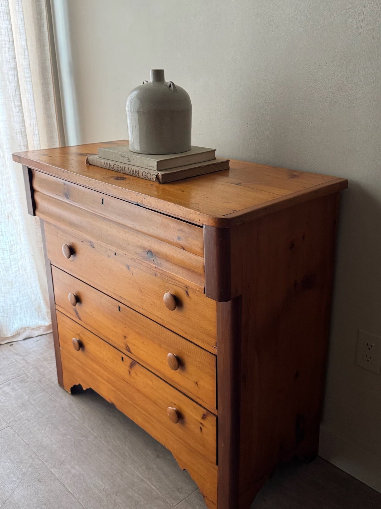 Pine dresser