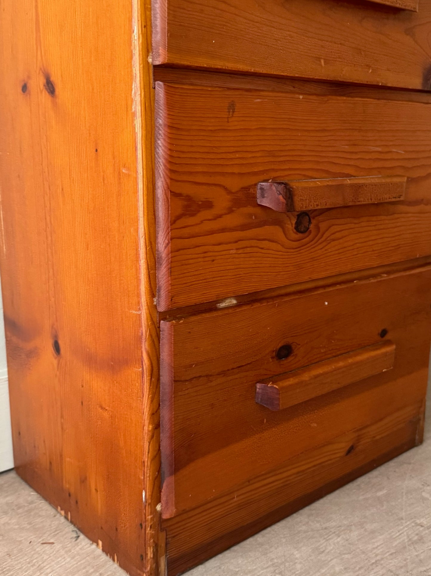 Small 4 drawer pine dresser