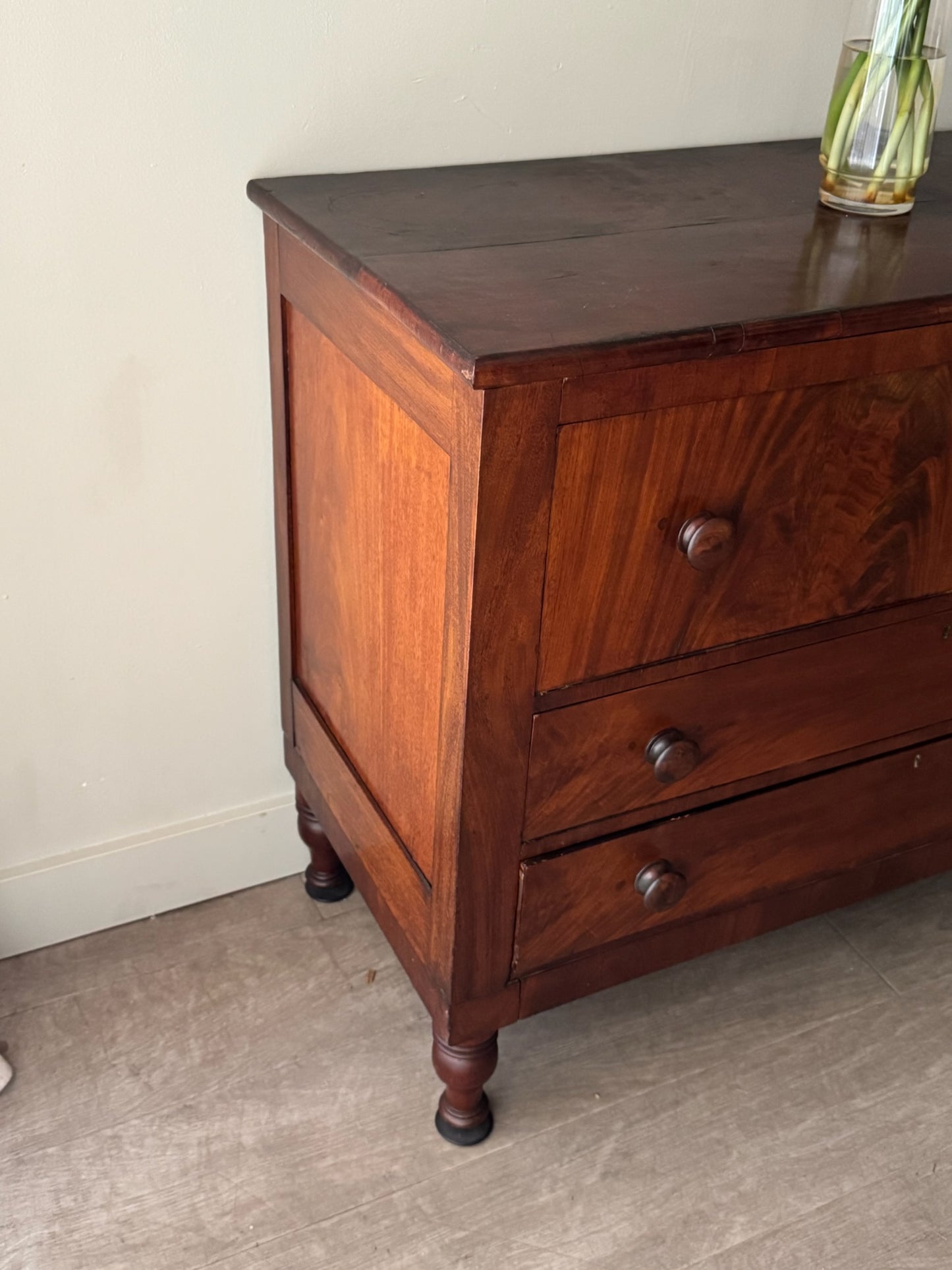 Empire mahogany 3 drawer dresser