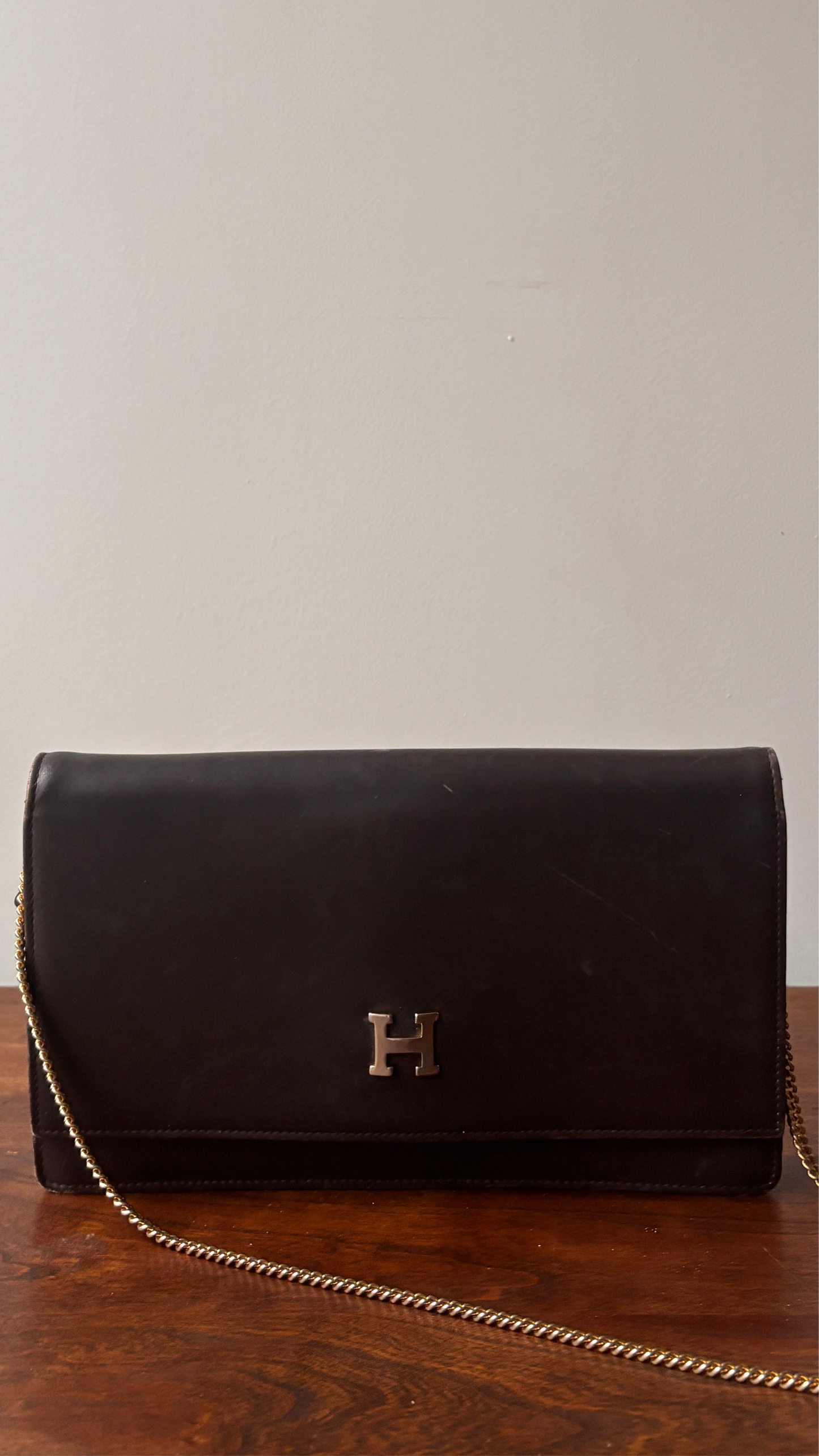 “H” leather clutch with chain strap