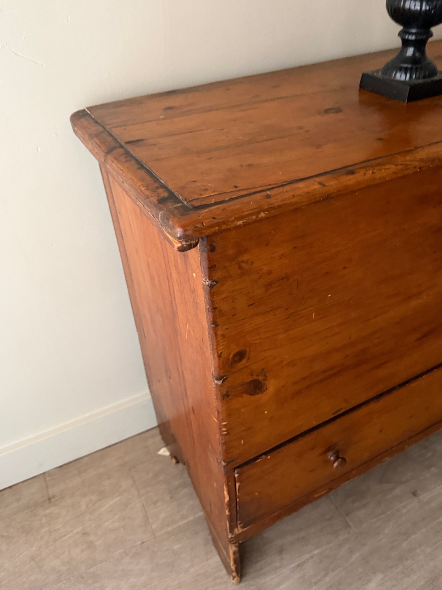 Pine blanket chest