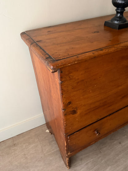 Pine blanket chest