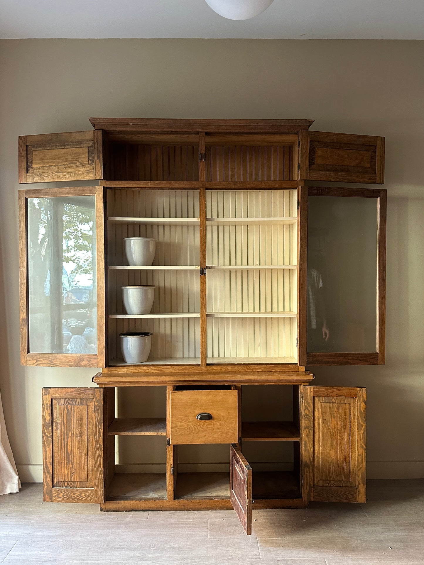 Pine two piece hutch