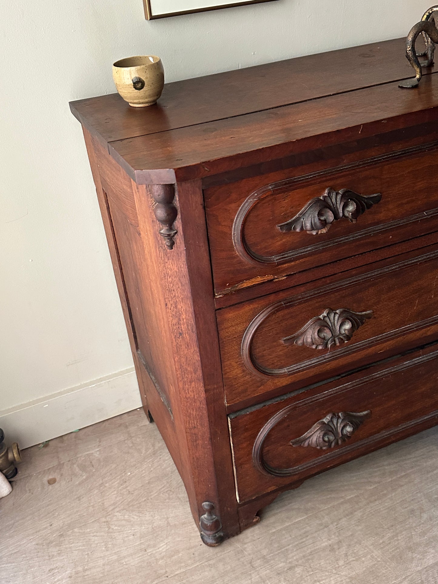 Pine dresser