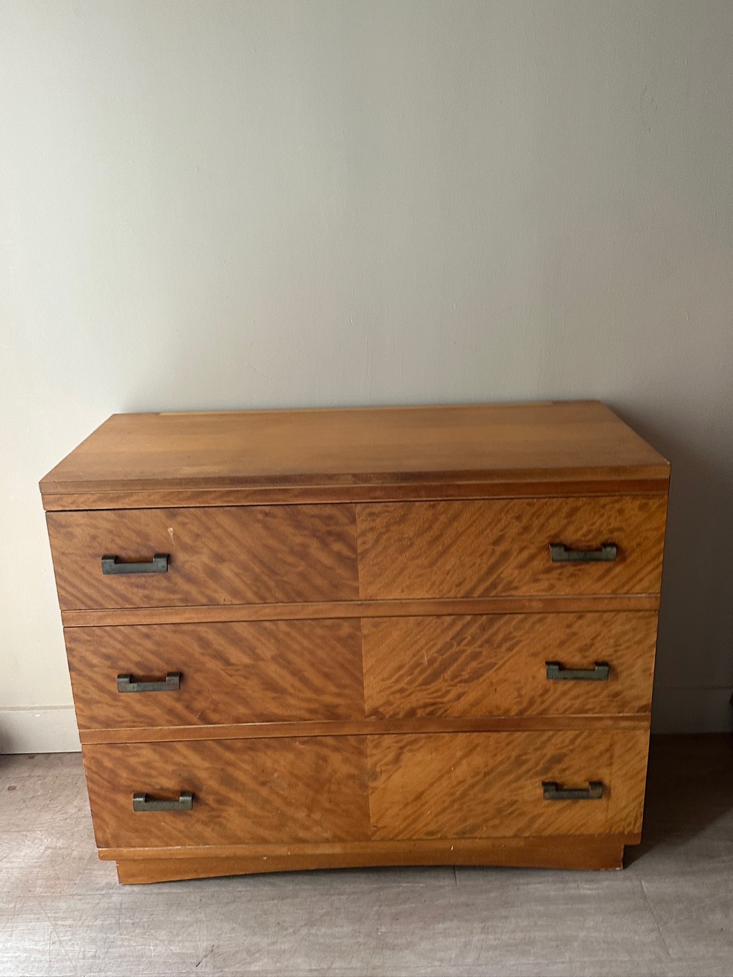 Deco maple dresser