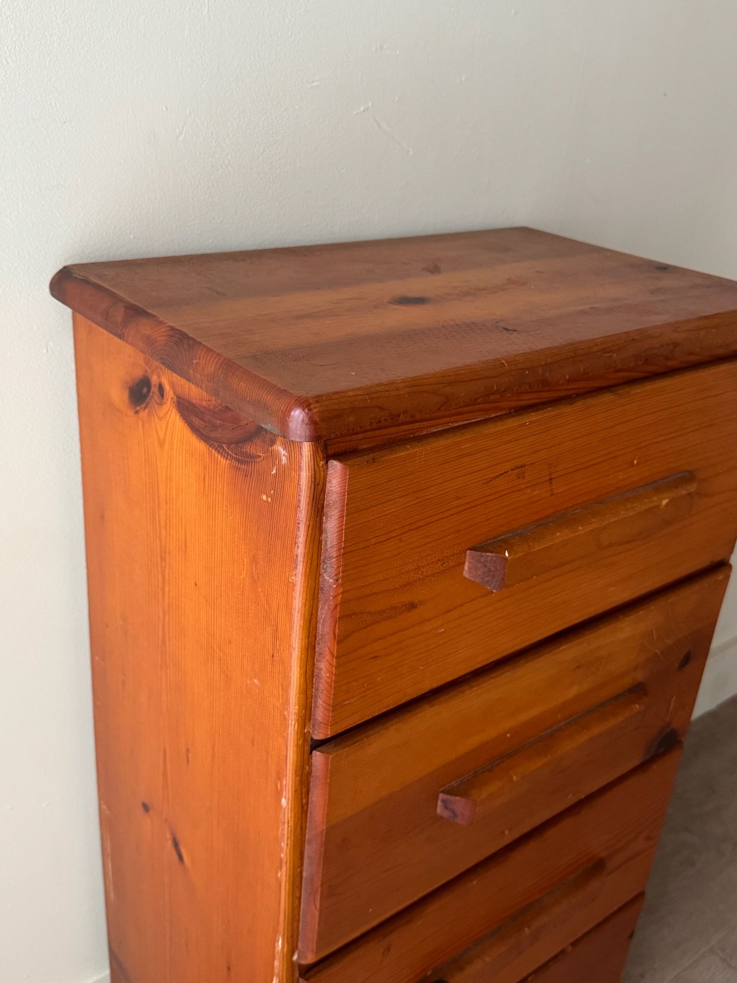 Small 4 drawer pine dresser