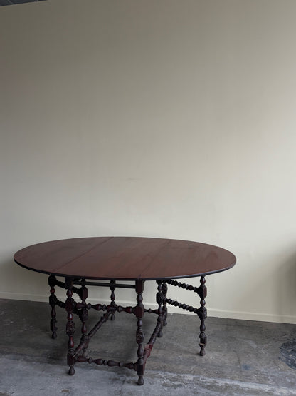 William & Mary mahogany gate leg drop leaf table