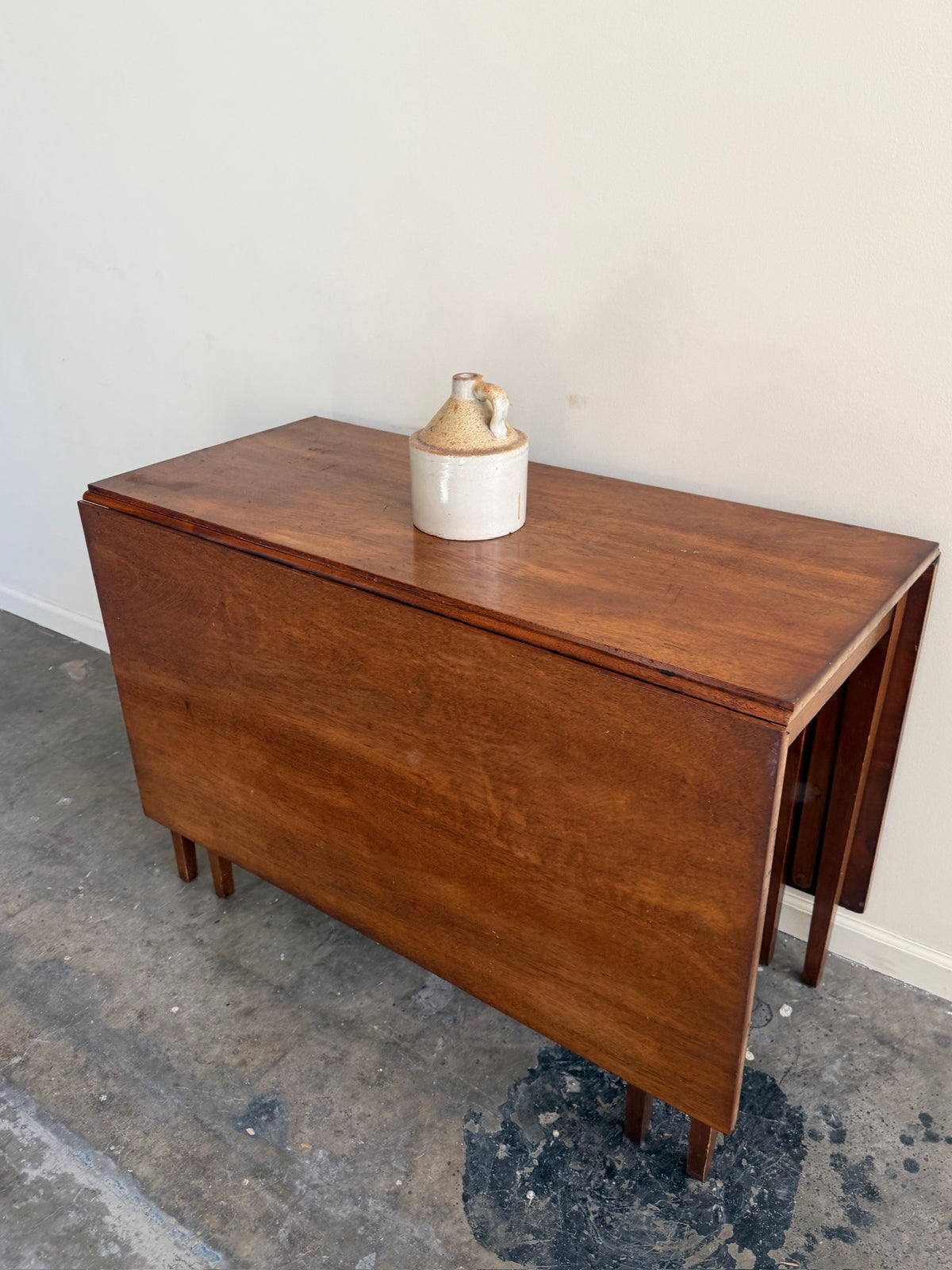 Mid-Atlantic Federal walnut drop leaf dining table