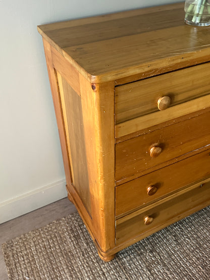 Pine dresser