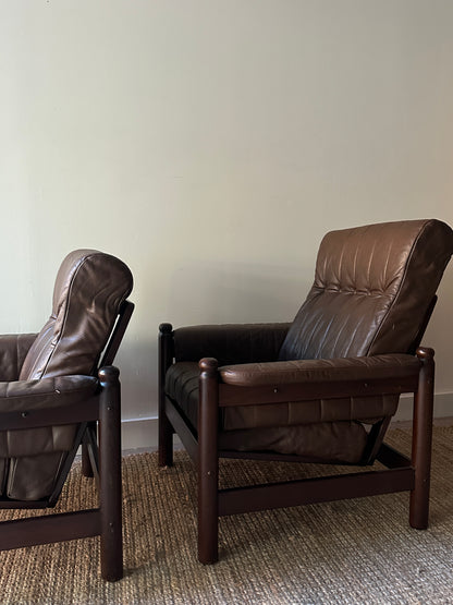 Leather and beech wood armchair. (taller)