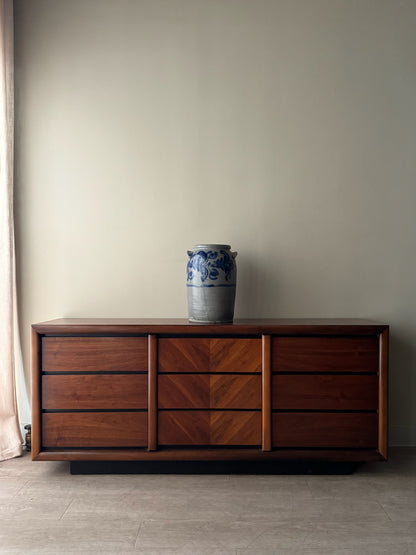 Lane walnut 9 drawer dresser