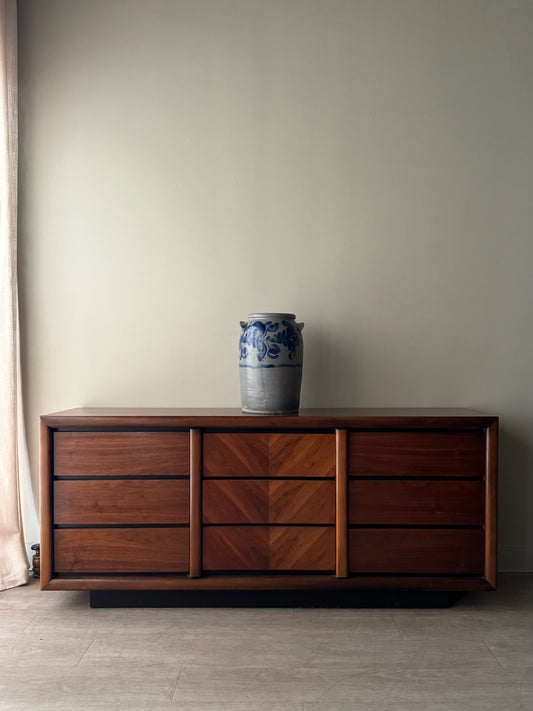 Lane walnut 9 drawer dresser