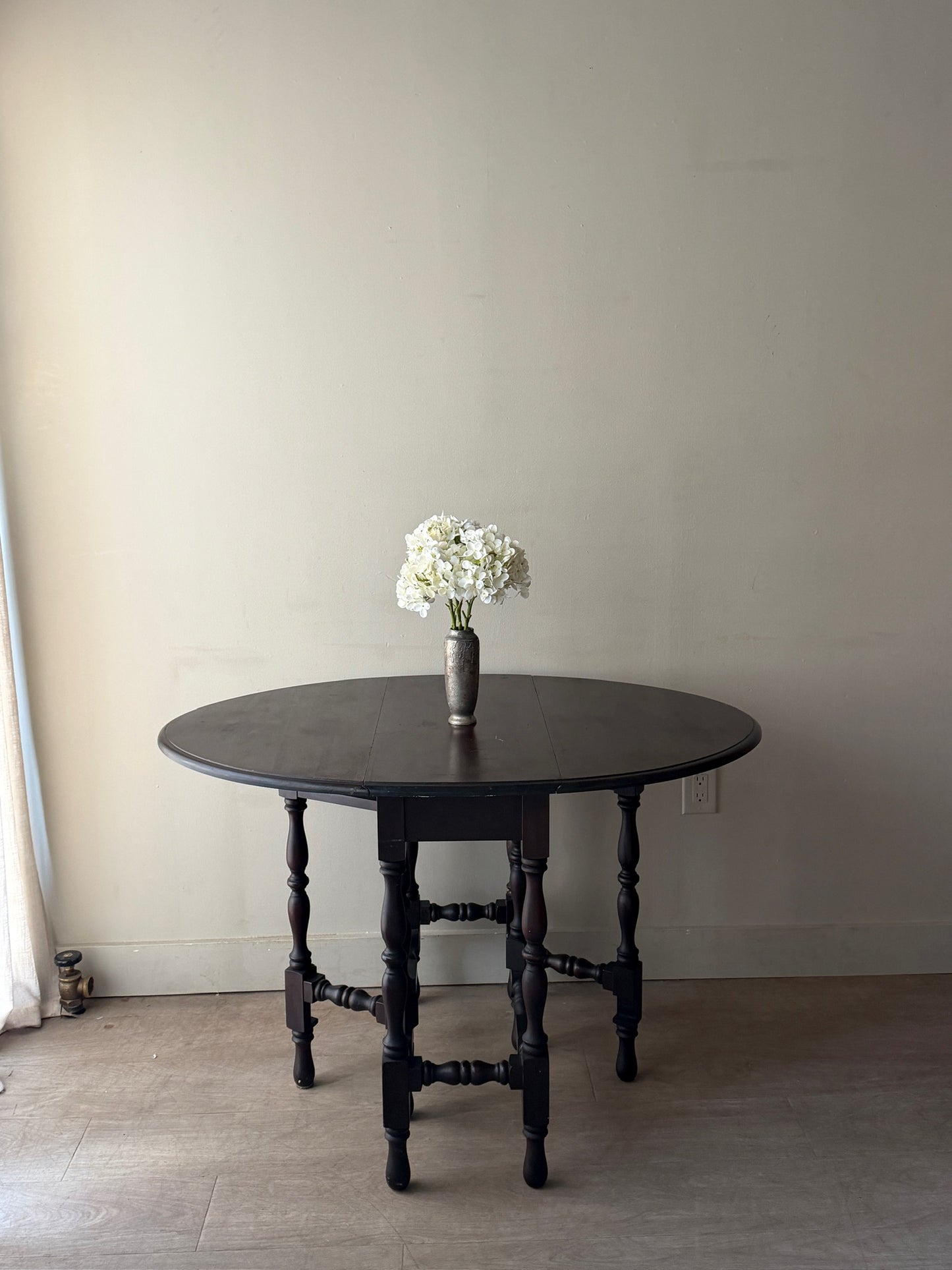 Mahogany William and Mary gate leg table