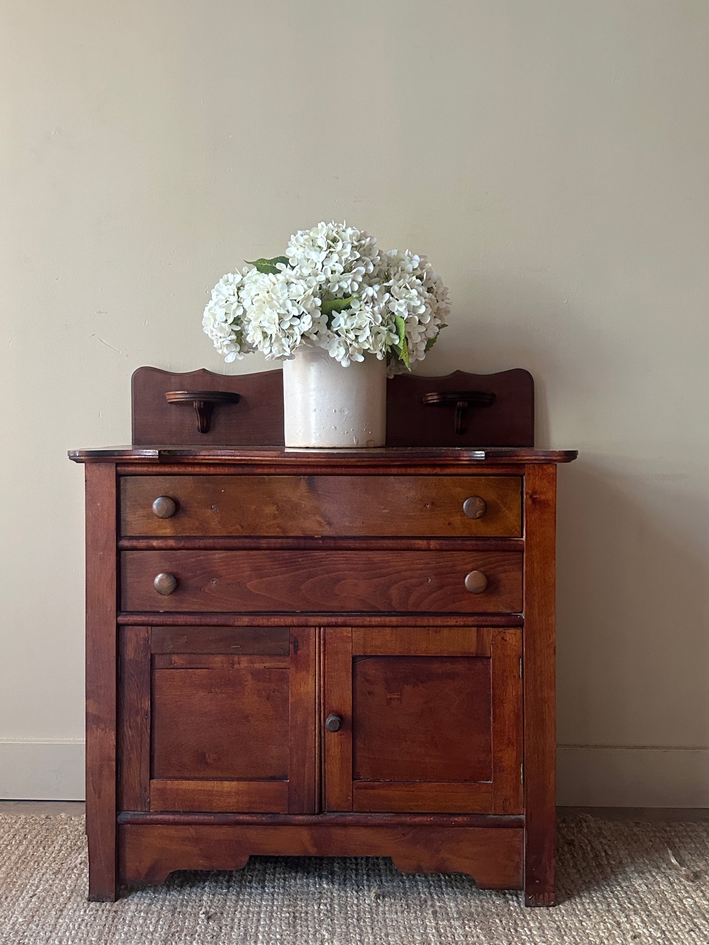 Pine small washstand