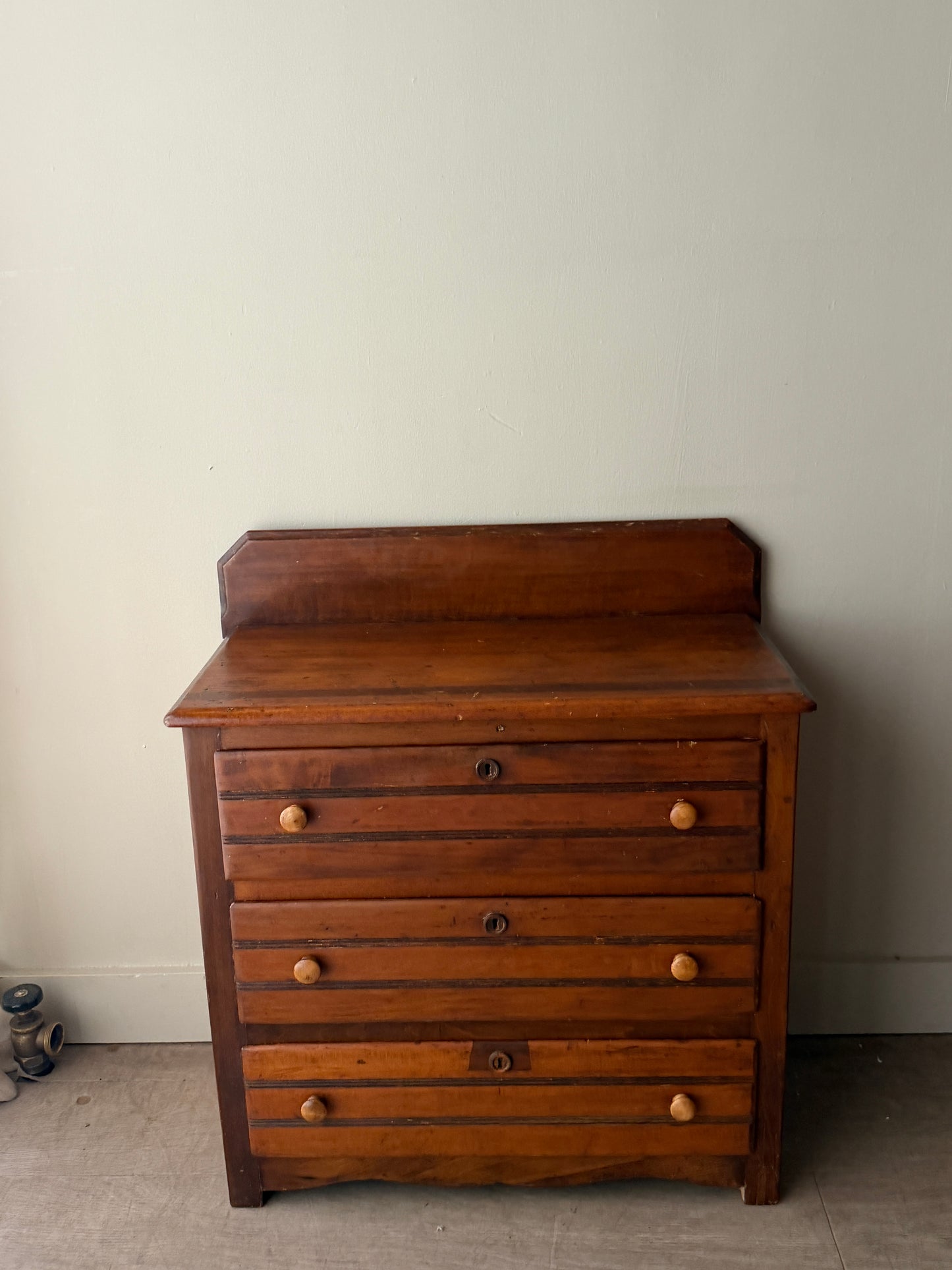 Small pine dresser