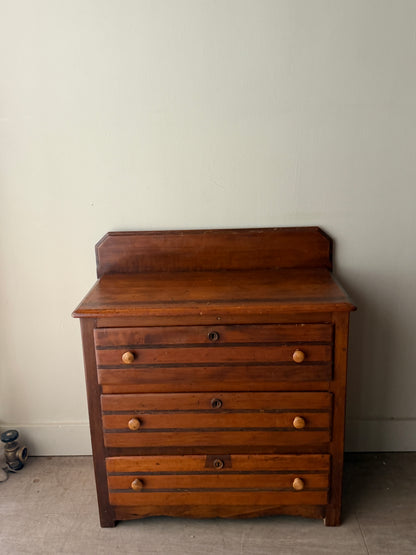 Small pine dresser