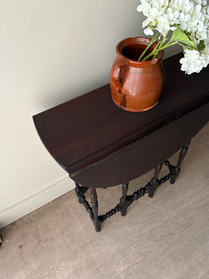 William & Mary mahogany drop leaf table