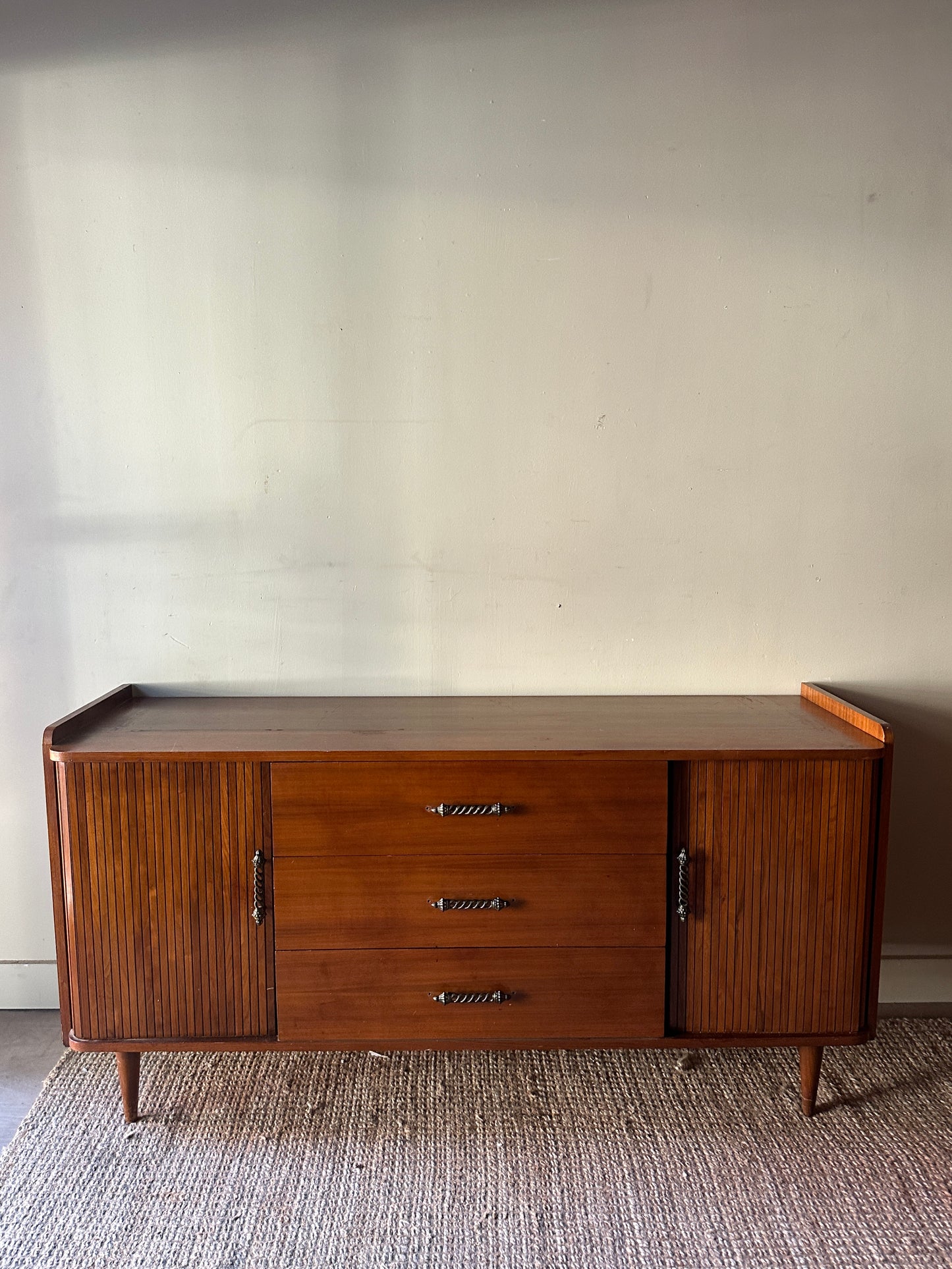 Accordion door credenza