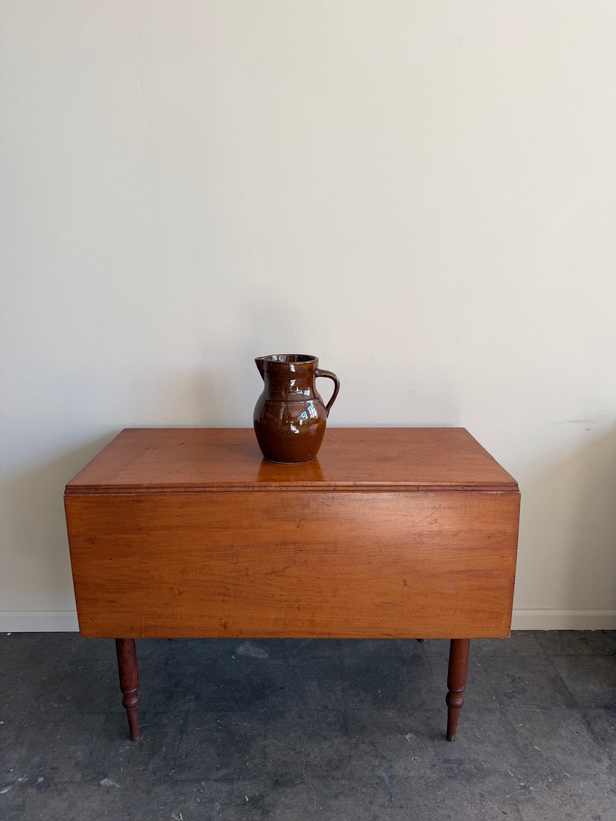 Pennsylvania Sheraton pine drop leaf table