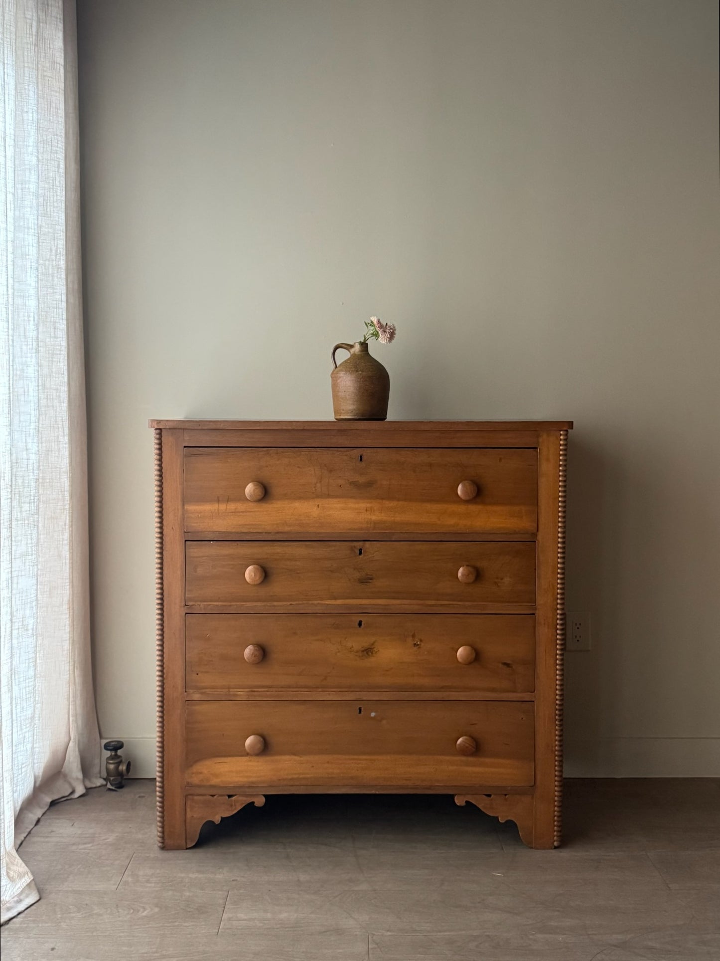 Pine dresser