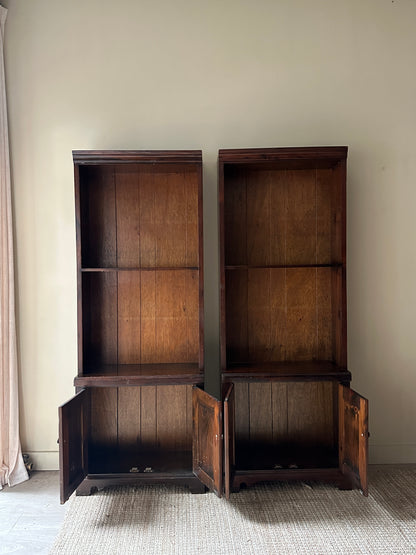 Pine bookshelf right