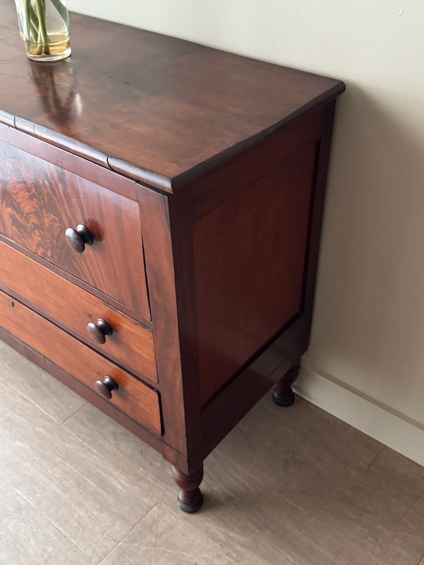 Empire mahogany 3 drawer dresser