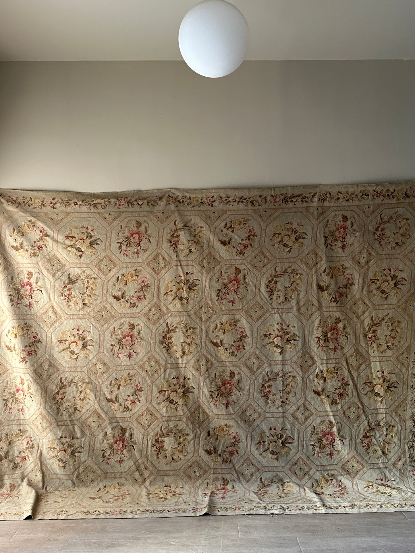 Large floral rug 11’ x 8’7”