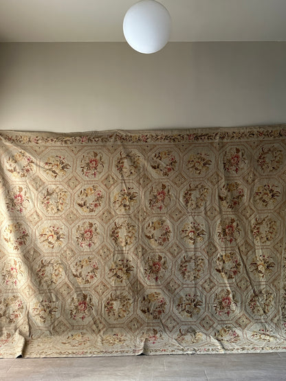 Large floral rug 11’ x 8’7”